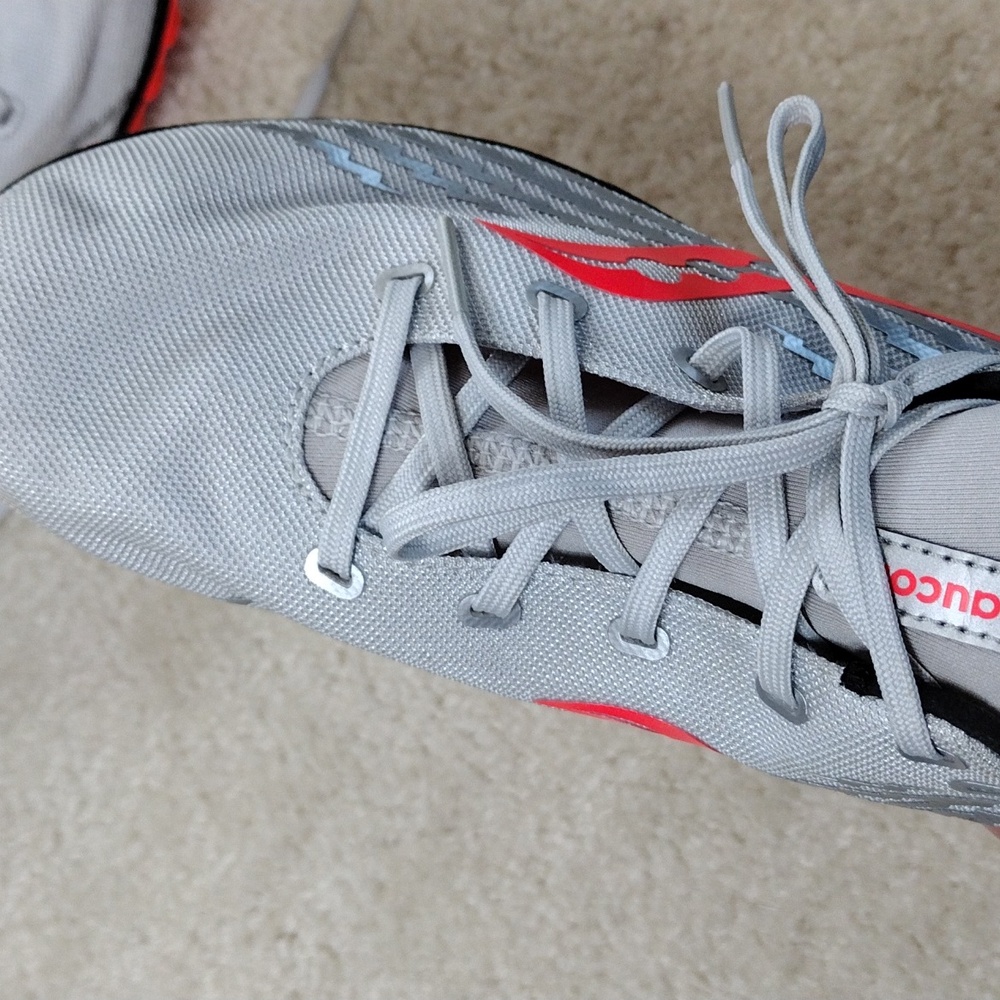 Saucony women's silver and red track shoes. Mint condition. Size 9 - Picture 7 of 12